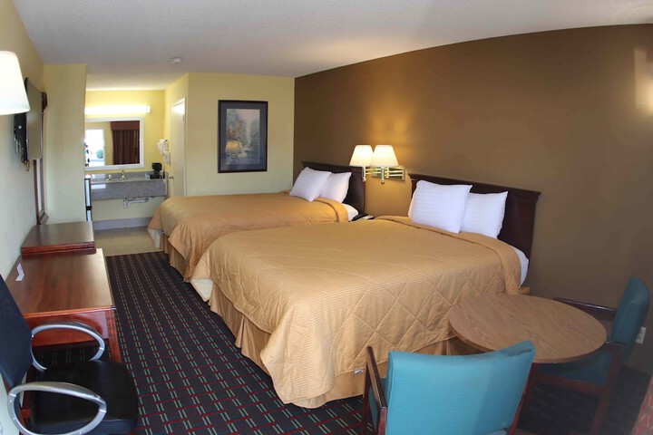 2 Double Beds (1 of 14)
