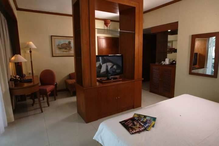 Room 6 of 35