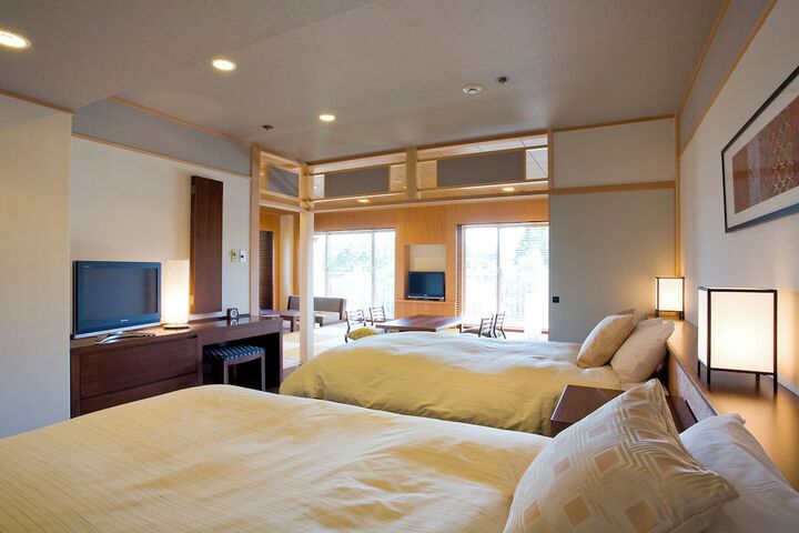 Room 33 of 147