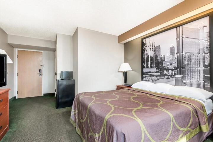 1 Queen Bed (4 of 15)