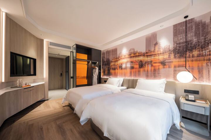 Room 8 of 20