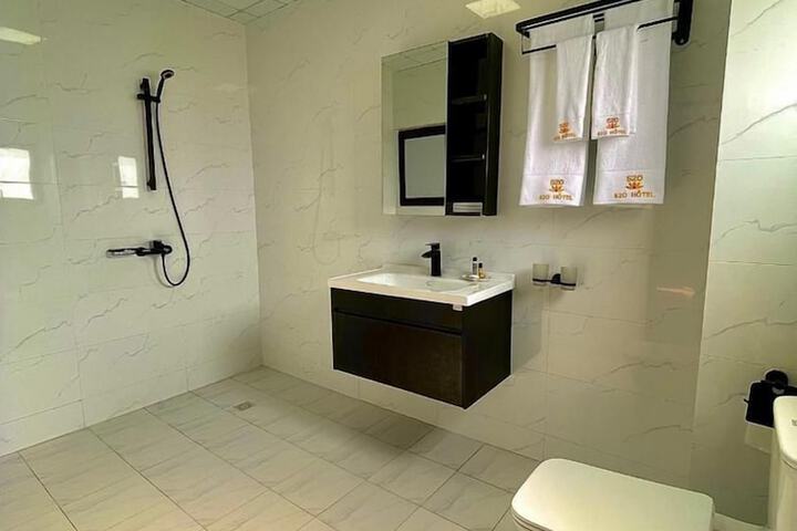 Room 9 of 10
