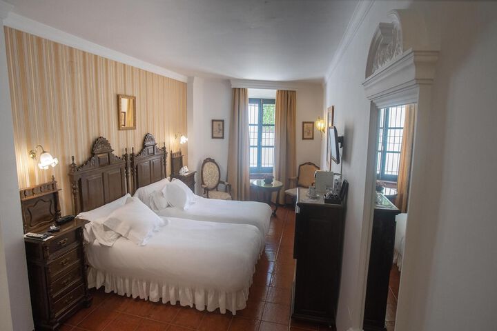 Room 47 of 165