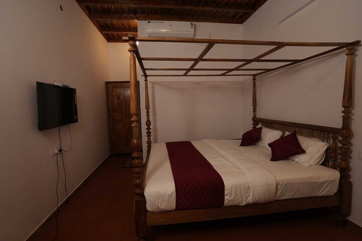 Room 2 of 16