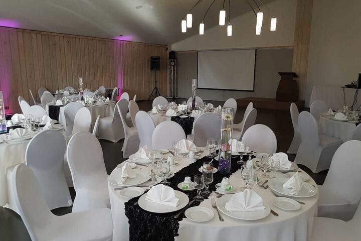 Ballroom/Hall 18 of 33