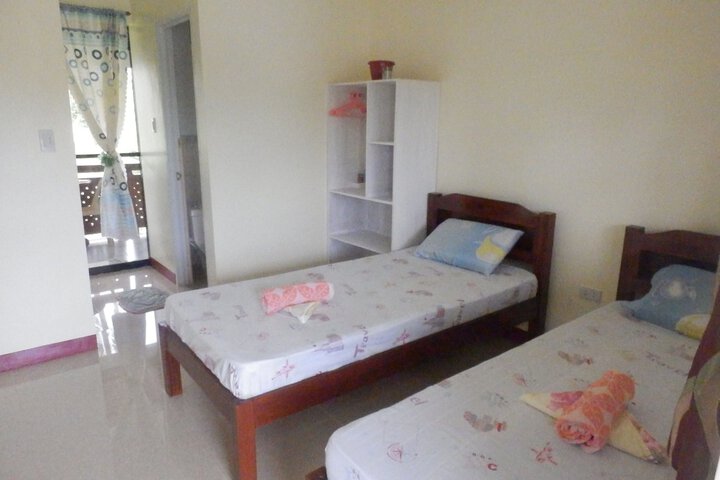 Room 6 of 63