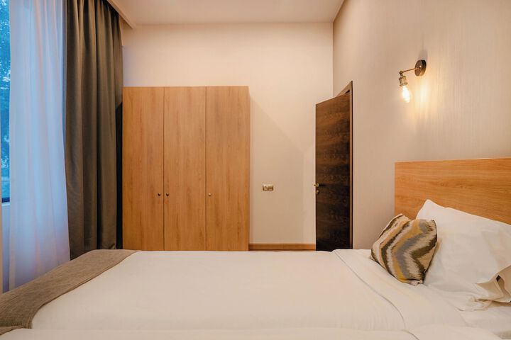Room 21 of 104