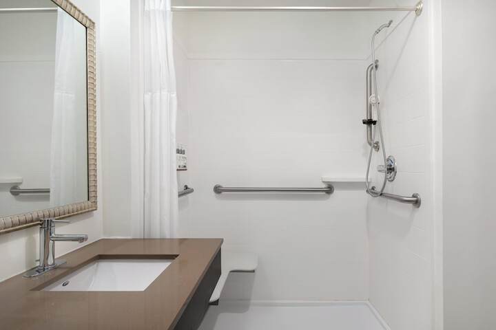 Room 28 of 54