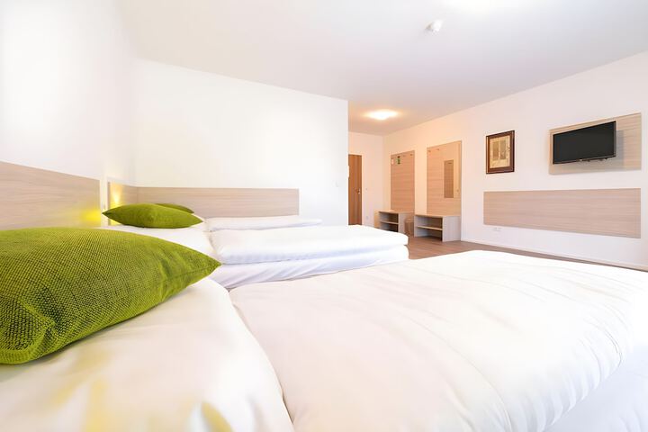 Room 10 of 20