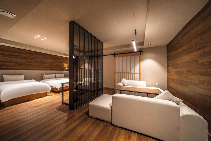 Room 8 of 15