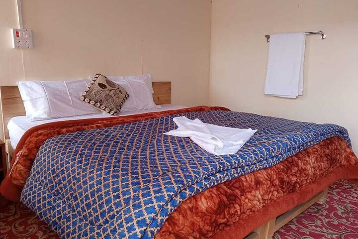Room 4 of 7