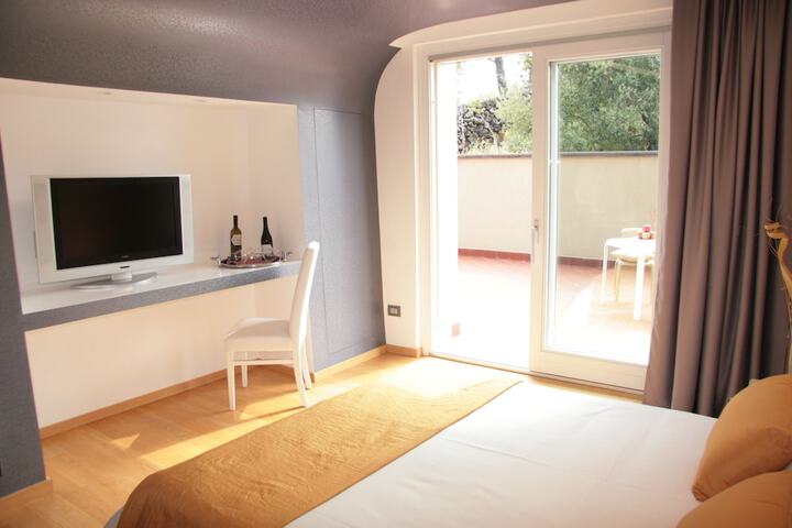 Room 16 of 196