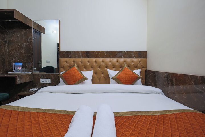 Room 8 of 33