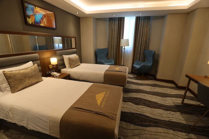 Room 8 of 50