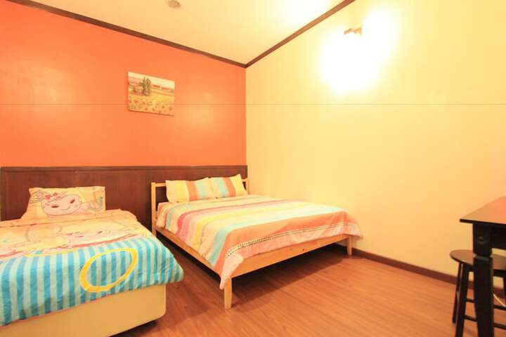 Room 10 of 29
