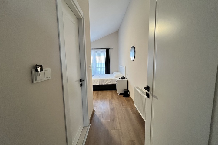 Room 15 of 26