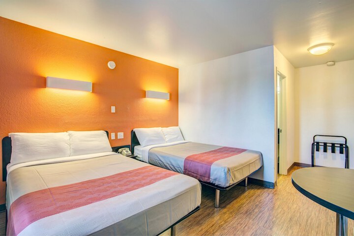 2 Double Beds (11 of 11)