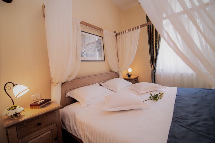 Room 32 of 90