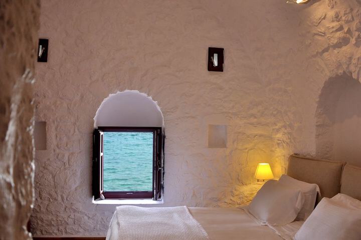 Room 2 of 60