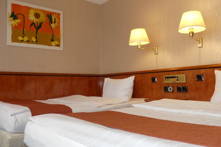 Room 40 of 72
