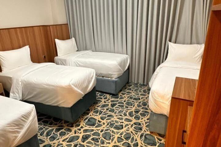 Room 12 of 32