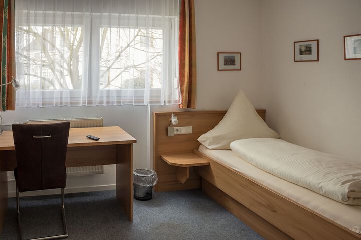 Room 3 of 32
