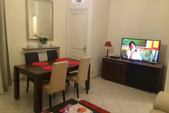 Room 10 of 21