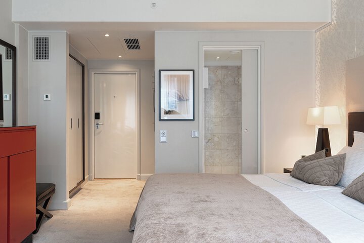 Room 8 of 31