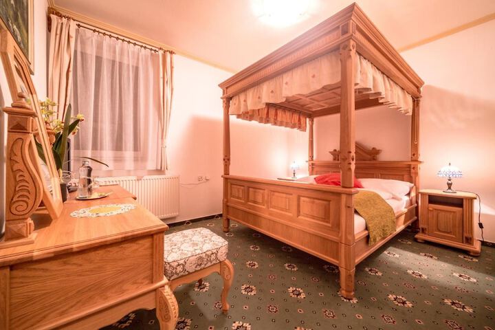 Room 12 of 91