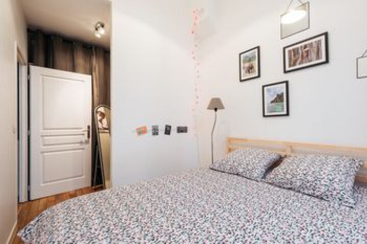 Room 9 of 18