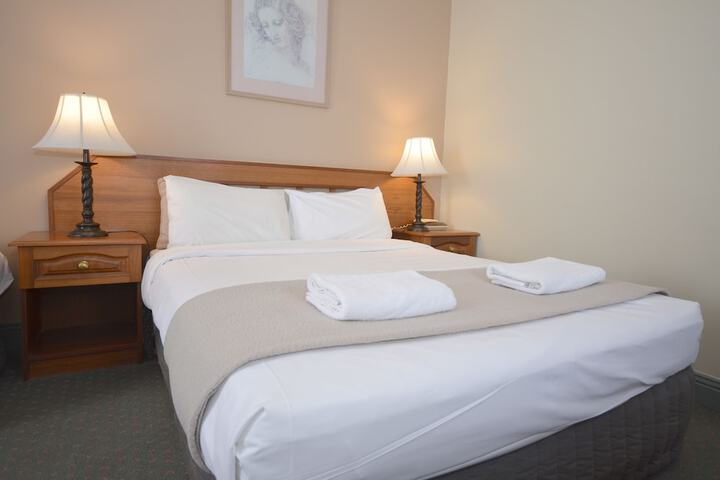 Room 9 of 37