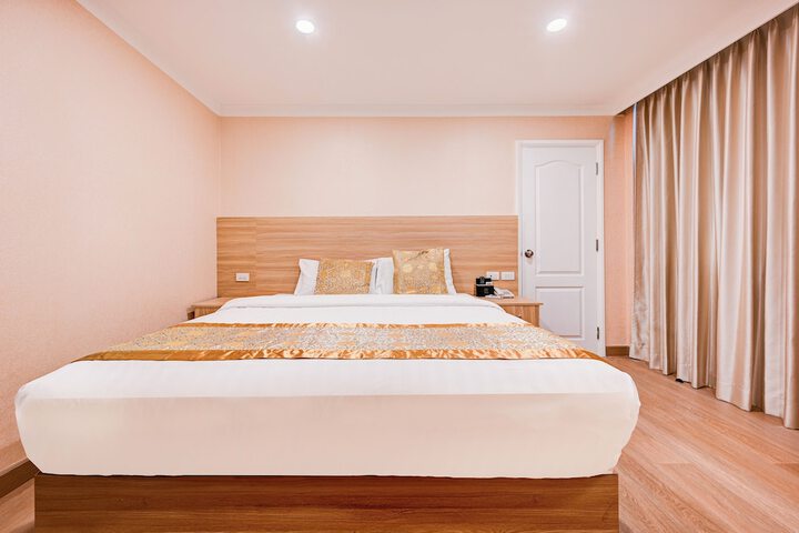 Room 25 of 38