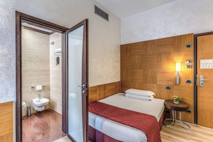 Room 40 of 106