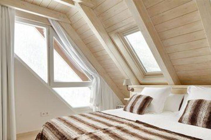 Room 11 of 24