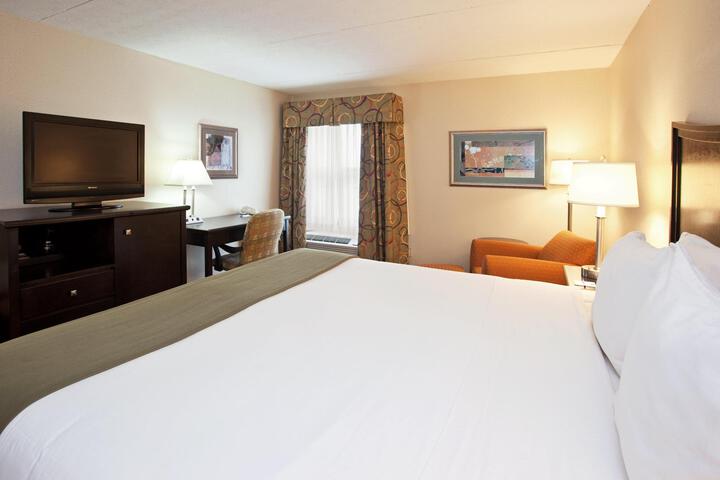 Standard King Bed Accessible (8 of 21)