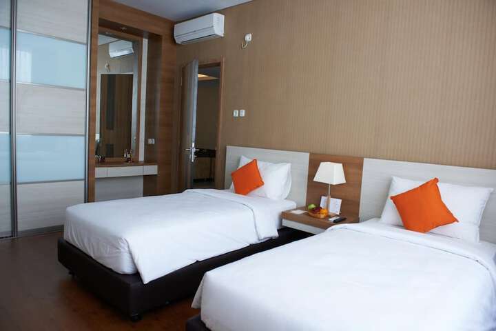 Room 27 of 64