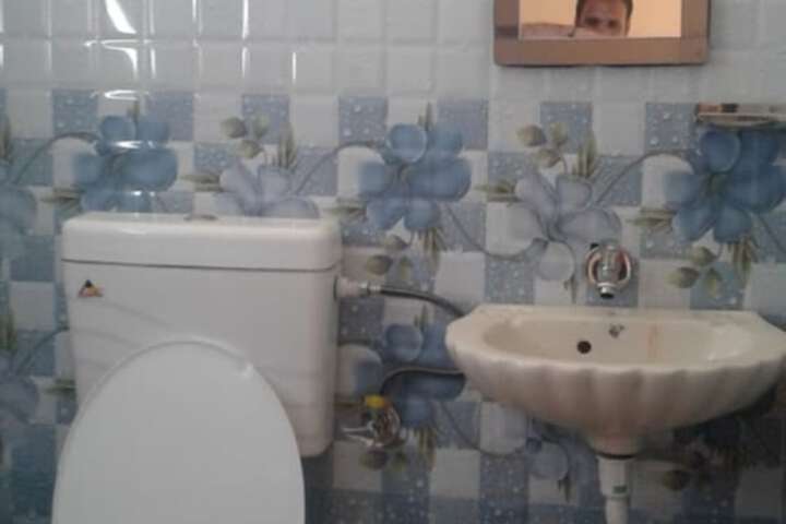 Room 13 of 16