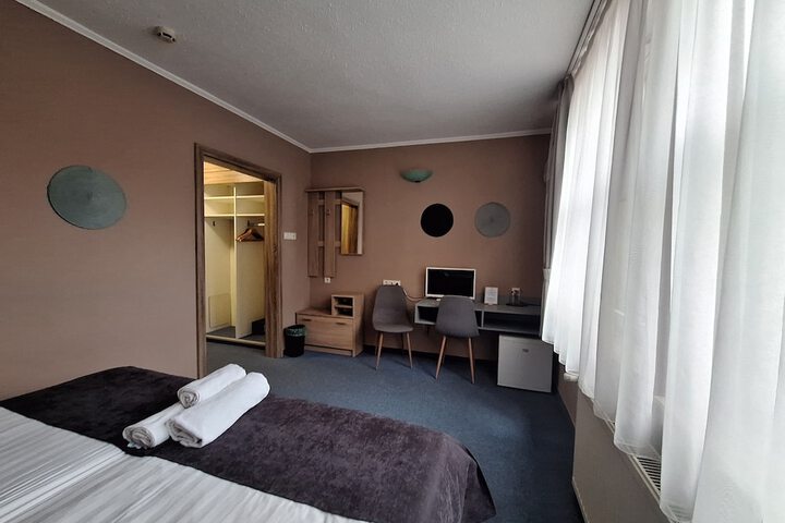 Room 3 of 51