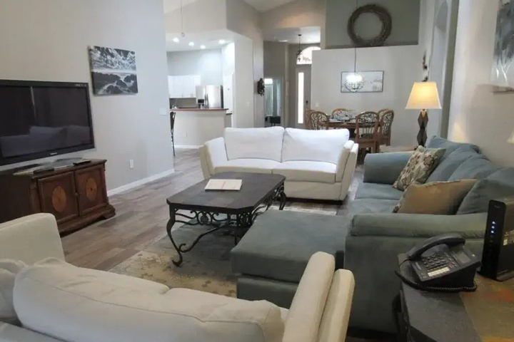 5 BED Pool Home ON Gated Community