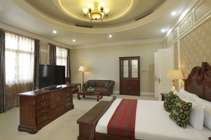 Room 6 of 34
