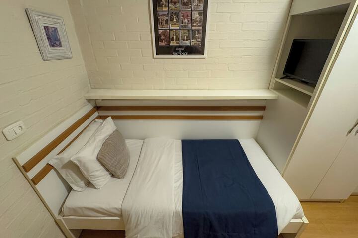 Room 21 of 97