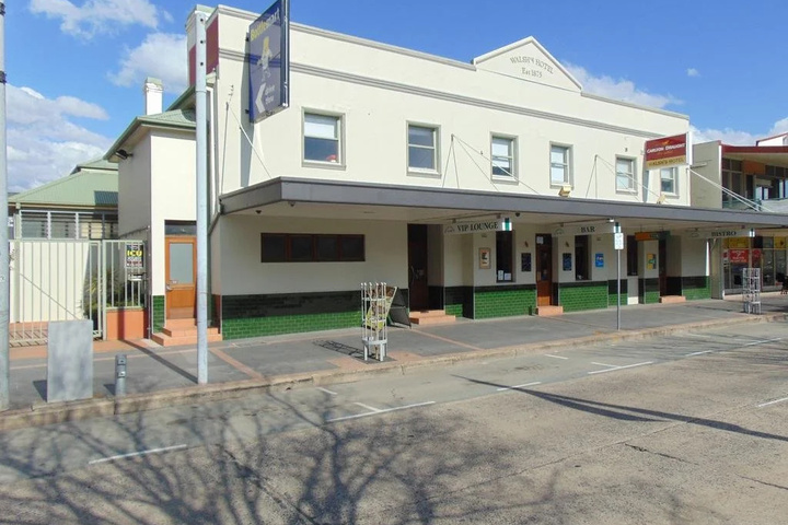 Walshs Hotel