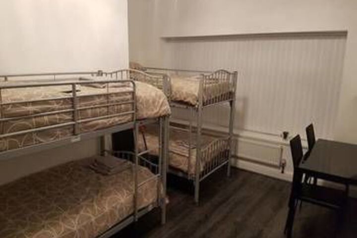 Room 10 of 12