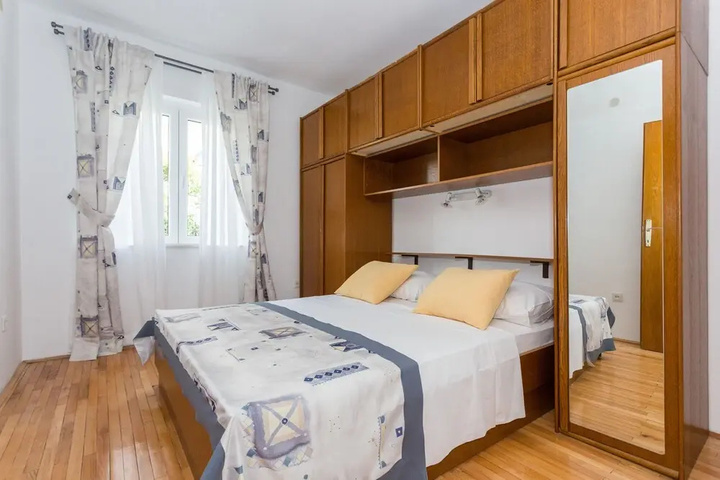 Room 6 of 21