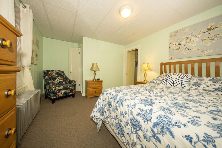1 Queen Bed (23 of 45)