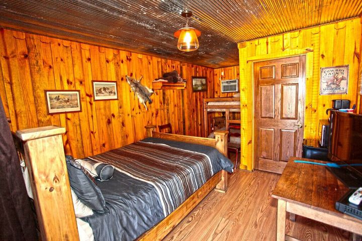 Classic Double or Twin Room (1 of 3)