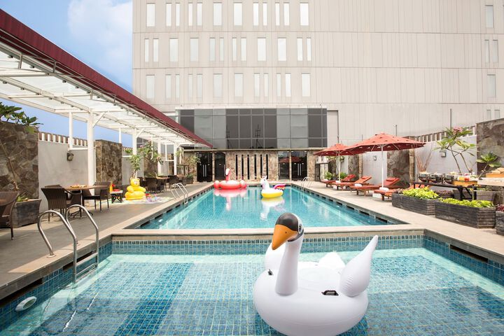 Hotel with Pool