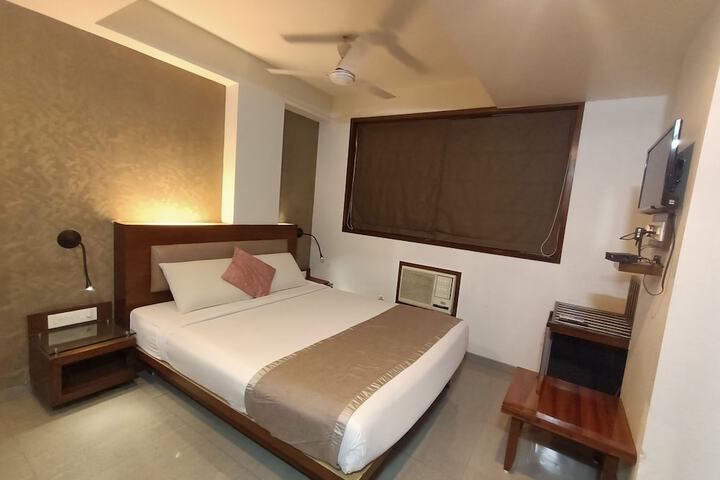 Room 6 of 23