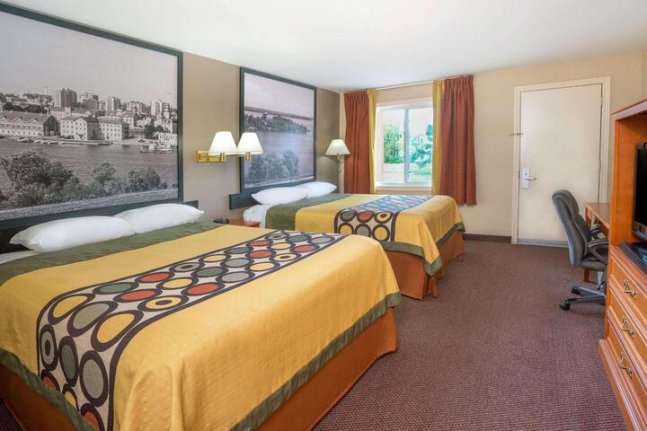 2 Queen Beds (13 of 13)