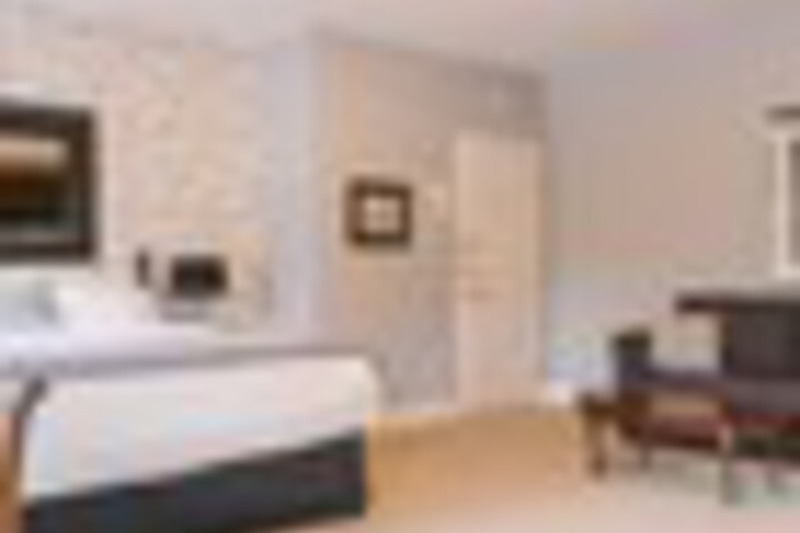 Room 56 of 174